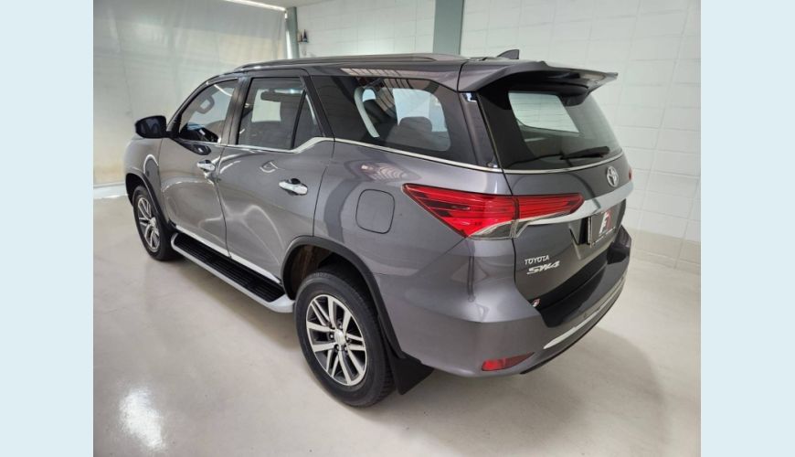 TOYOTA HILUX SW4 2.8 SRX 4X4 16V TURBO INTERCOOLER DIESEL 4P AUT. - CINZA - 2019 Foto 7 (Grande)