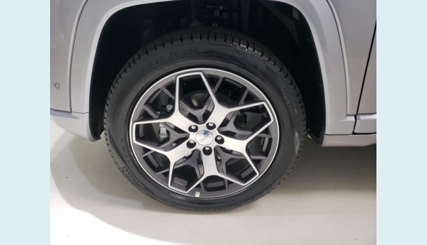 JEEP COMMANDER 2.0 TD380 TURBO DIESEL OVERLAND AT9 - PRATA - 2023 Foto 7 (Grande)