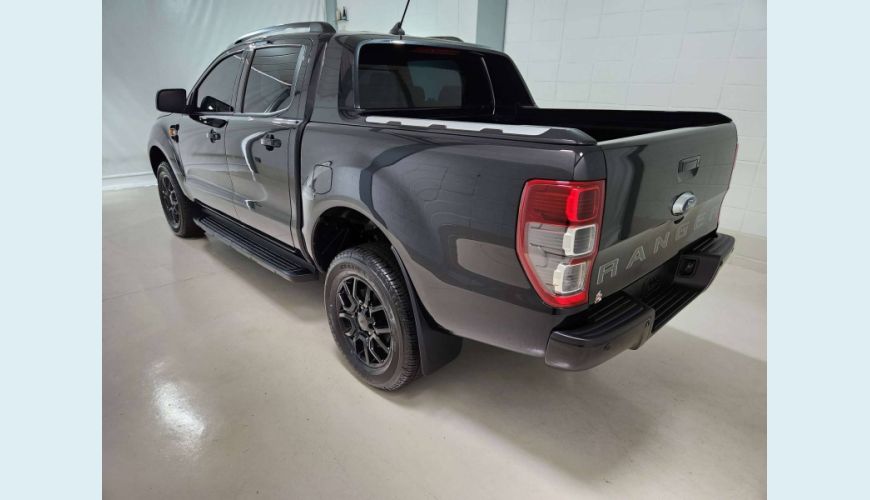 FORD RANGER 2.2 BLACK 4X2 CD 16V DIESEL 4P AUT. - PRETO - 2023 Foto 7 (Grande)