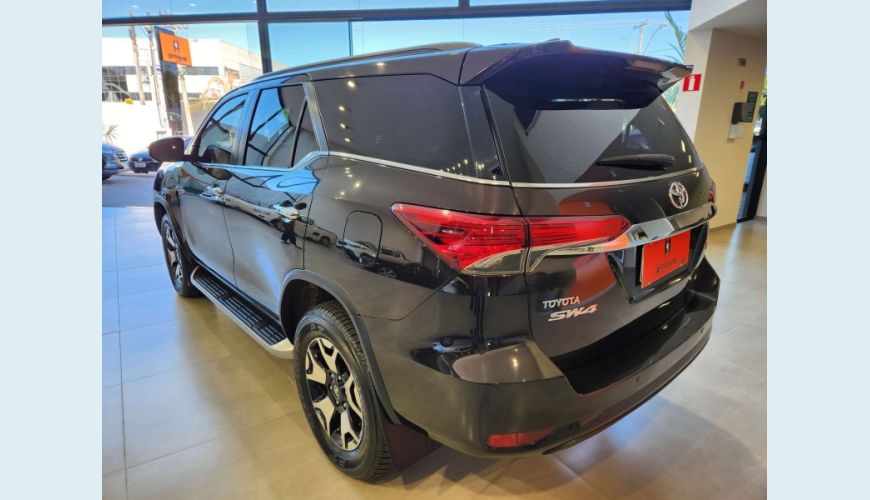 TOYOTA HILUX SW4 2.8 SRX DIAMOND 4X4 7 LUGARES 16V TURBO INTERCOOLER DIESEL 4P AUT. - MARROM - 2019 Foto 7 (Grande)