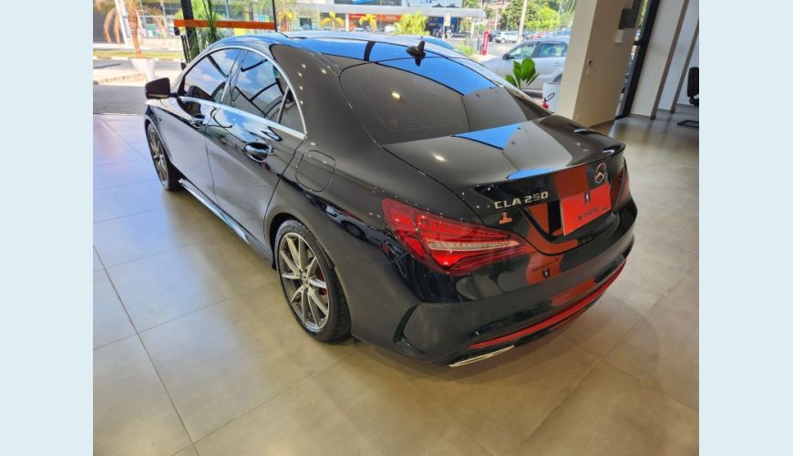 MERCEDES-BENZ CLA 250 2.0 CGI SPORT 4MATIC 7G-DCT - PRETO - 2018 Foto 7 (Grande)