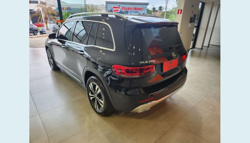 MERCEDES-BENZ GLB 200 1.3 CGI ADVANCE 7G-DCT - PRETO - 2021 Foto 7 (Grande)