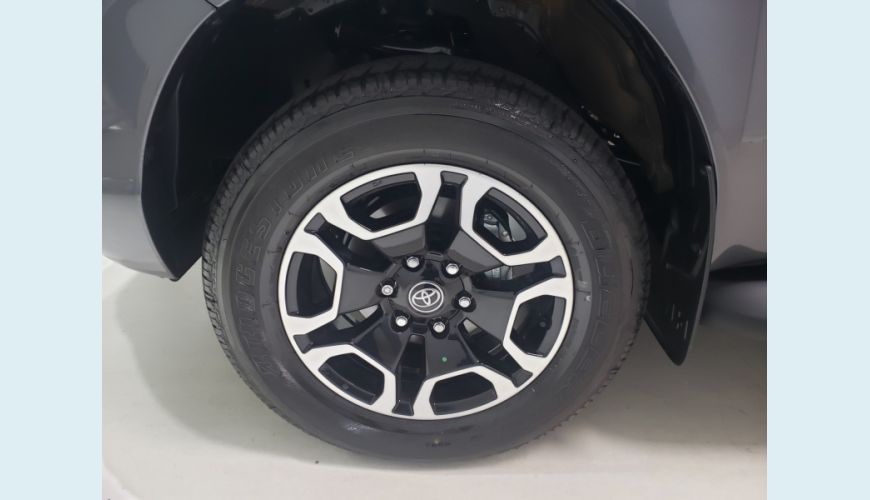 TOYOTA HILUX 2.8 D-4D TURBO DIESEL CD SRV 4X4 AUT. - CINZA - 2024 Foto 7 (Grande)