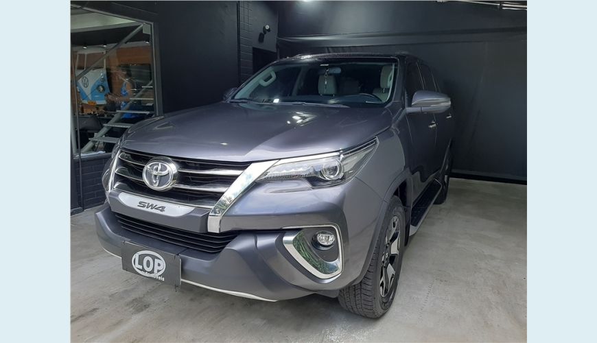 TOYOTA HILUX SW4 2.8 SRX DIAMOND 4X4 7 LUGARES 16V TURBO INTERCOOLER DIESEL 4P AUT. - N/D - 2020 Foto 7 (Grande)