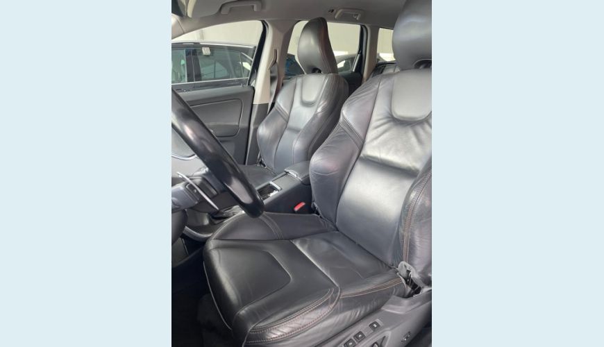 VOLVO XC60 2.0 T5 DYNAMIC FWD TURBO 4P AUT. - PRETO - 2015 Foto 7 (Grande)