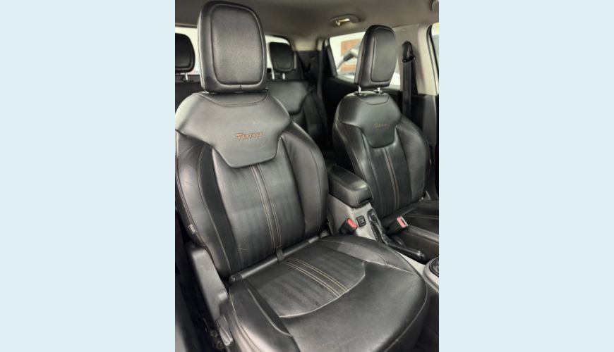 FIAT TORO 2.0 16V TURBO DIESEL VOLCANO 4WD AT9 - BRANCO - 2017 Foto 7 (Grande)