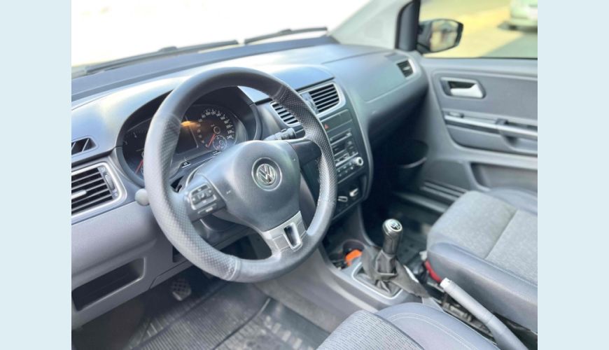 VOLKSWAGEN FOX 1.6 MI 8V FLEX 4P MANUAL - N/D - 2013 Foto 7 (Grande)