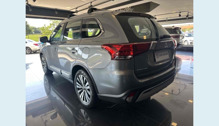 MITSUBISHI OUTLANDER 3.0 MIVEC V6 HPE-S AWD AUT. - N/D - 2020 Foto 7 (Grande)