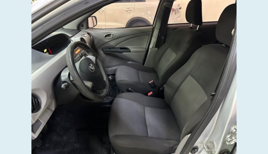 TOYOTA ETIOS 1.3 XS 16V FLEX 4P MANUAL - N/D - 2013 Foto 7 (Grande)