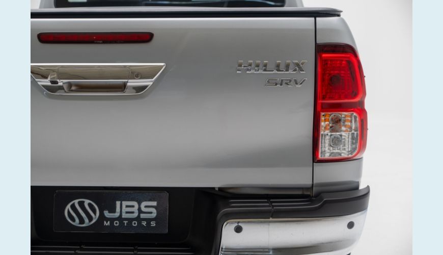 TOYOTA HILUX 2.8 D-4D TURBO DIESEL CD SRV 4X4 AUT. - PRATA - 2024 Foto 7 (Grande)