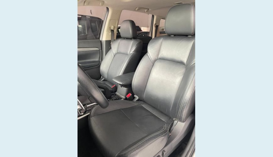 MITSUBISHI OUTLANDER 2.0 MIVEC HPE AUT. - BRANCO - 2019 Foto 7 (Grande)