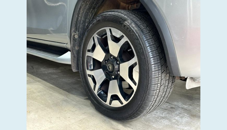 TOYOTA HILUX SW4 2.8 SRX 4X4 7 LUGARES 16V TURBO INTERCOOLER DIESEL 4P AUT. - N/D - 2018 Foto 7 (Grande)