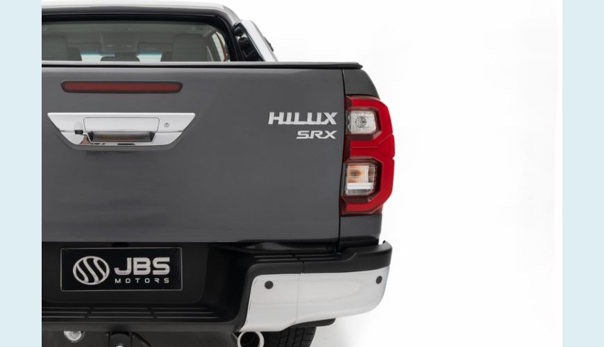 TOYOTA HILUX 2.8 D-4D TURBO DIESEL CD SRX 4X4 AUT. - CINZA - 2023 Foto 7 (Grande)