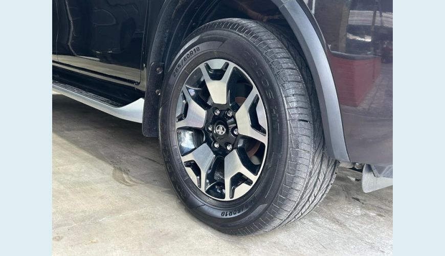 TOYOTA HILUX SW4 2.8 SRX DIAMOND 4X4 7 LUGARES 16V TURBO INTERCOOLER DIESEL 4P AUT. - N/D - 2019 Foto 7 (Grande)