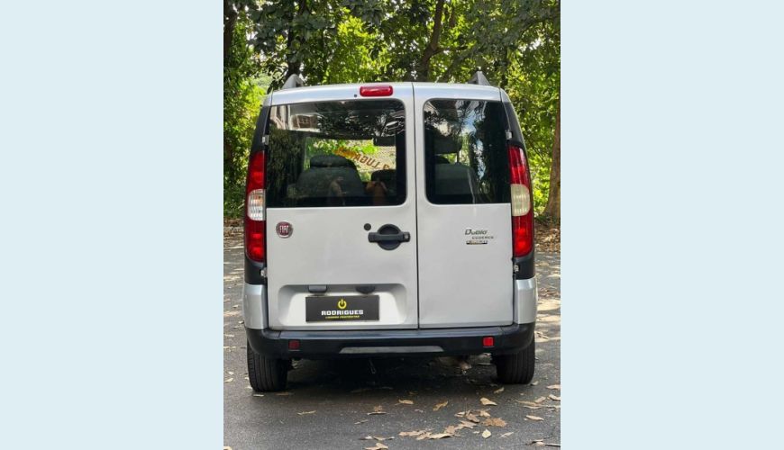 FIAT DOBLO ESSENCE 1.8 7L FLEX - PRATA - 2019 Foto 7 (Grande)