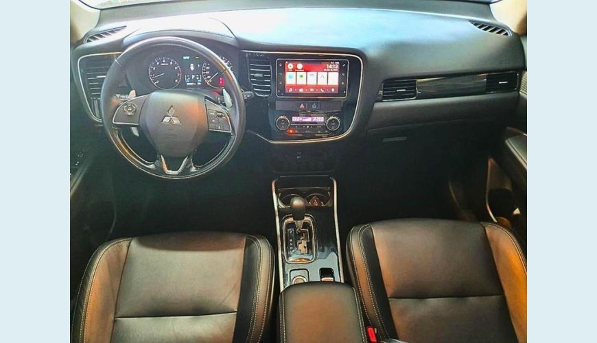 MITSUBISHI OUTLANDER 3.0 GT - BRANCO - 2018 Foto 7 (Grande)