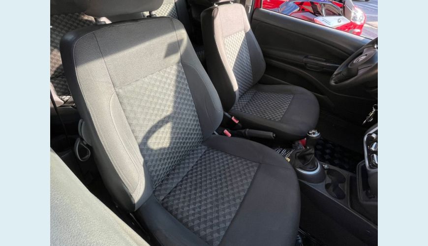 VOLKSWAGEN SAVEIRO TRENDLINE 1.6 T.FLEX 8V CD - VERMELHO - 2015 Foto 7 (Grande)