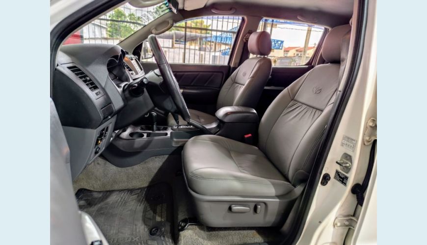 TOYOTA HILUX - BRANCO - 2013 Foto 7 (Grande)