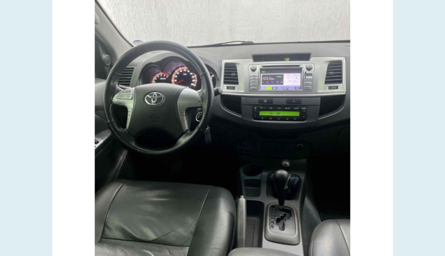 TOYOTA HILUX - PRATA - 2013 Foto 7 (Grande)