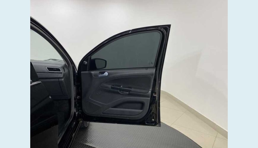 VOLKSWAGEN GOL 1.6 MSI FLEX - PRETO - 2019 Foto 7 (Grande)