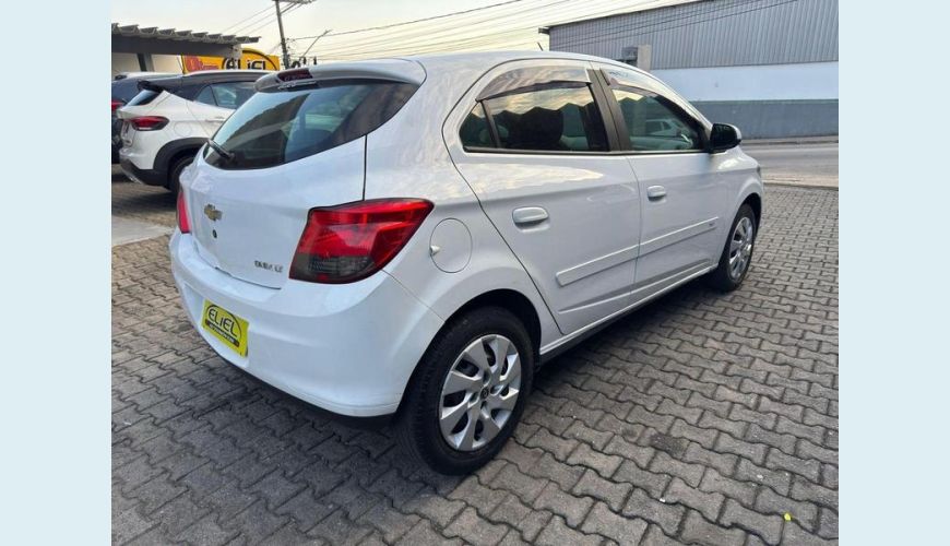 CHEVROLET ONIX 1.4MT LT - BRANCO - 2015 Foto 7 (Grande)