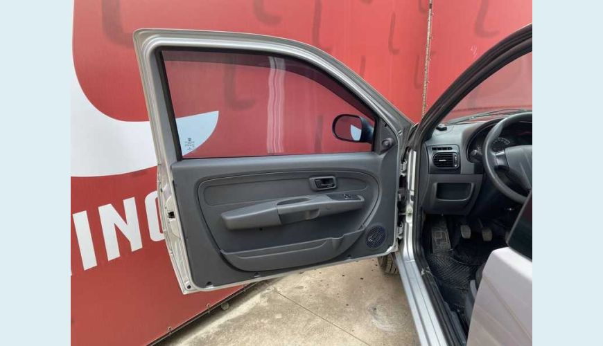 FIAT STRADA HARD WORKING 1.4 FLEX (CABINE ESTENDIDA) - PRATA - 2018 Foto 7 (Grande)