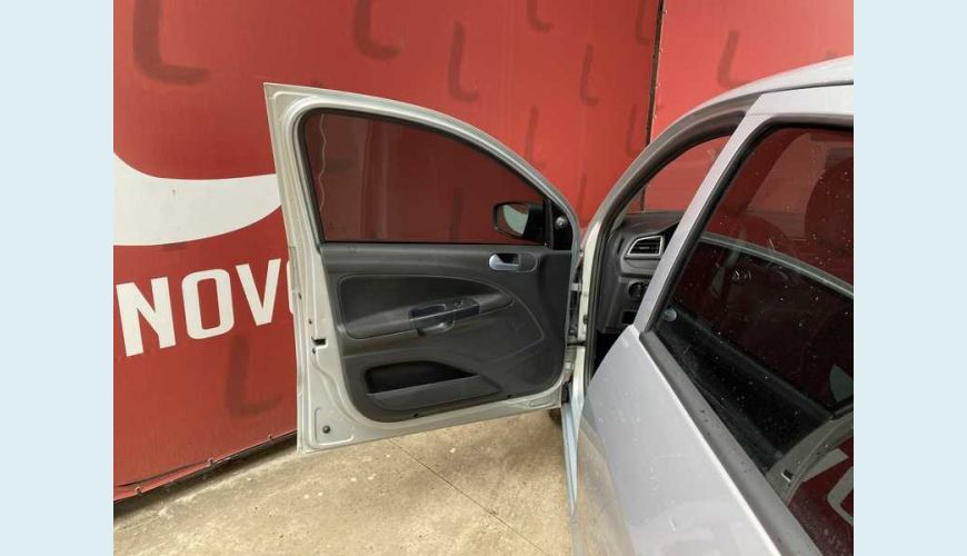 VOLKSWAGEN VOYAGE 1.6 TRENDLINE FLEX - PRATA - 2018 Foto 7 (Grande)