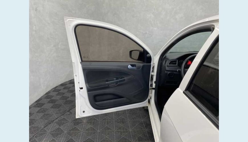 VOLKSWAGEN VOYAGE 1.6 TRENDLINE FLEX - BRANCO - 2018 Foto 7 (Grande)