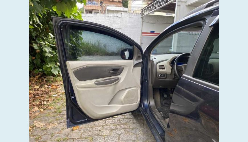 CHEVROLET SPIN LT 5S 1.8 FLEX - AZUL - 2014 Foto 7 (Grande)
