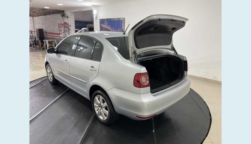 VOLKSWAGEN POLO SEDAN COMFORTLINE 1.6 8V I-MOTION FLEX AUT. - PRATA - 2012 Foto 7 (Grande)
