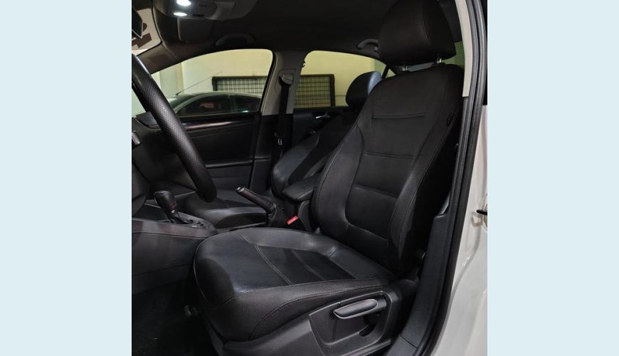 VOLKSWAGEN JETTA 2.0 - BRANCO - 2012 Foto 7 (Grande)