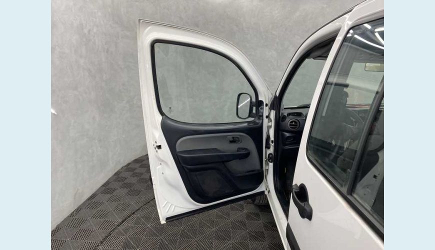 FIAT DOBLO ESSENCE 1.8 16V FLEX - BRANCO - 2020 Foto 7 (Grande)