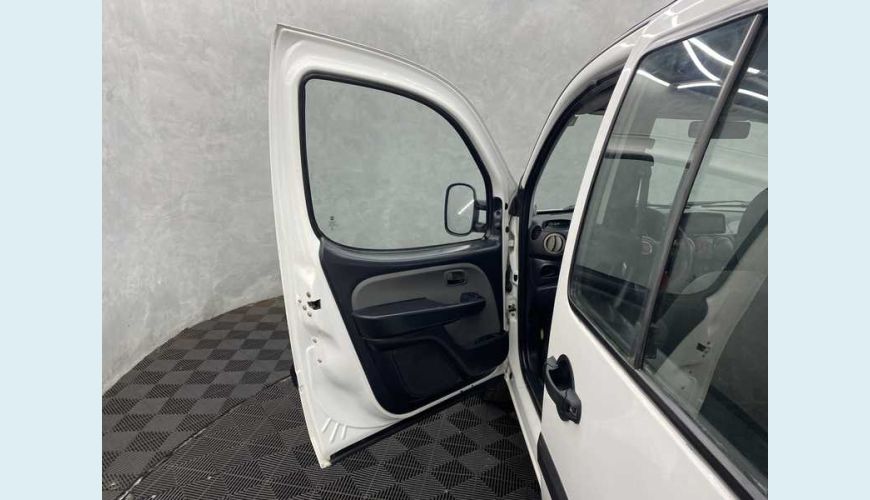 FIAT DOBLO ESSENCE 1.8 16V FLEX - BRANCO - 2020 Foto 7 (Grande)