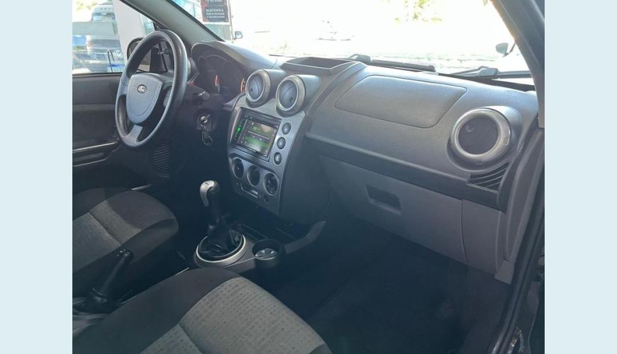 FORD FIESTA 1.6 8V FLEX - PRETO - 2014 Foto 7 (Grande)