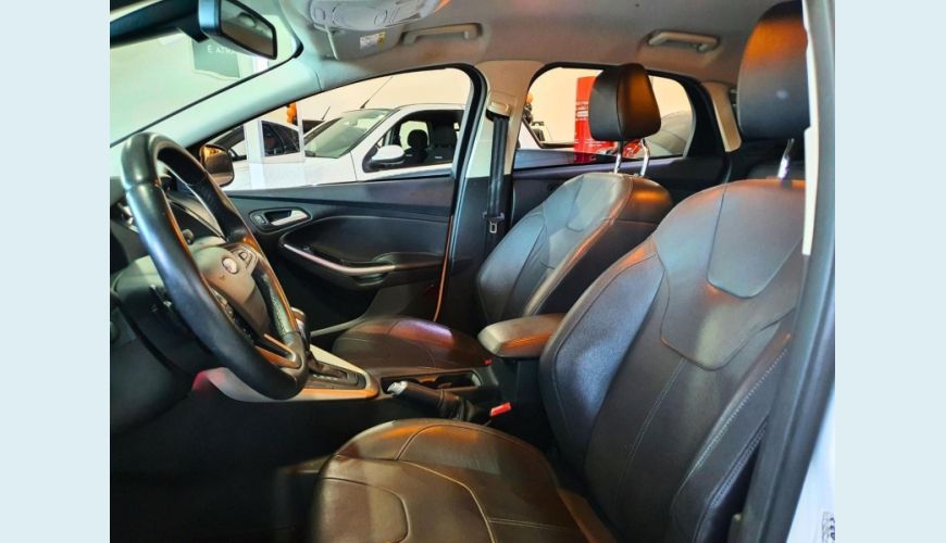 FORD FOCUS SEDAN TITANIUM 2.0 POWERSHIFT AUT. - BRANCO - 2018 Foto 7 (Grande)
