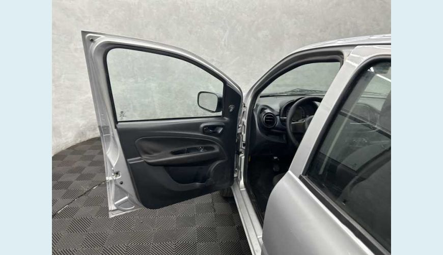 FIAT UNO ATTRACTIVE 1.0 8V FLEX 4P - PRATA - 2020 Foto 7 (Grande)