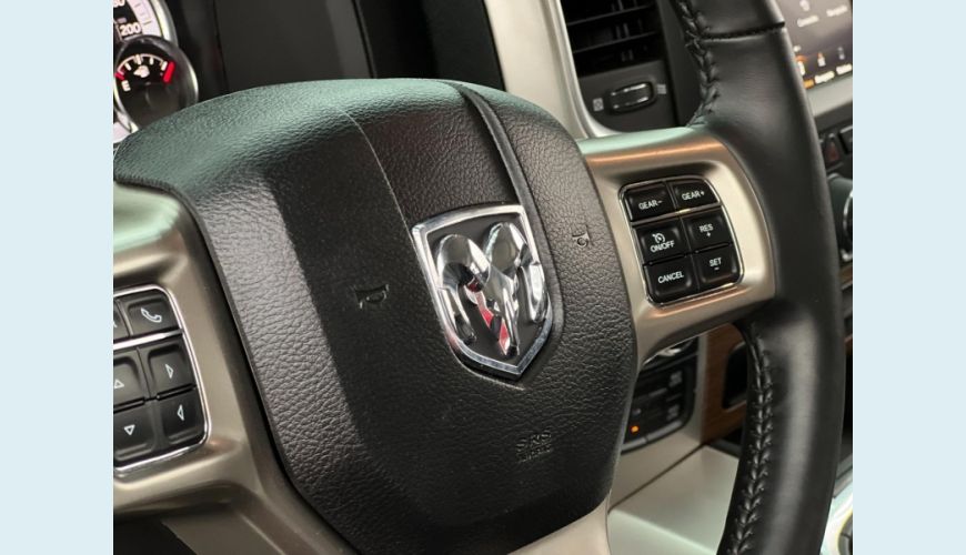 DODGE CLASSIC LARAMIE - PRETO - 2023 Foto 7 (Grande)
