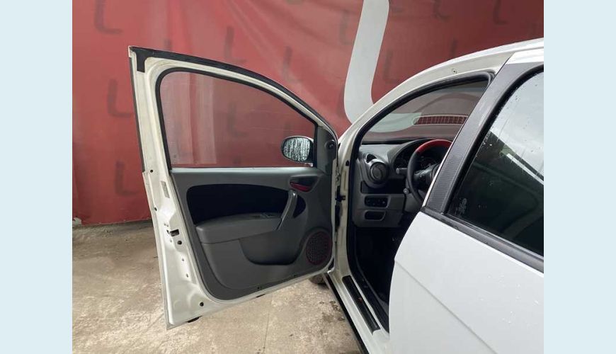 FIAT PALIO SPORTING 1.6 16V FLEX - BRANCO - 2014 Foto 7 (Grande)