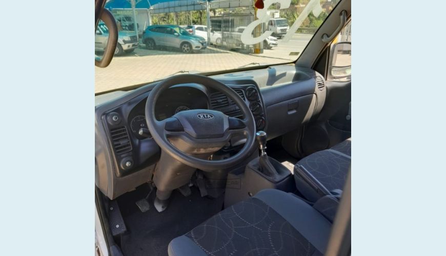 KIA BONGO 2.5 K-2500 4X2 CS TURBO DIESEL 2P MANUAL - BRANCO - 2013 Foto 7 (Grande)