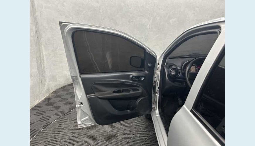 FIAT UNO ATTRACTIVE 1.0 8V FLEX 4P - PRATA - 2020 Foto 7 (Grande)