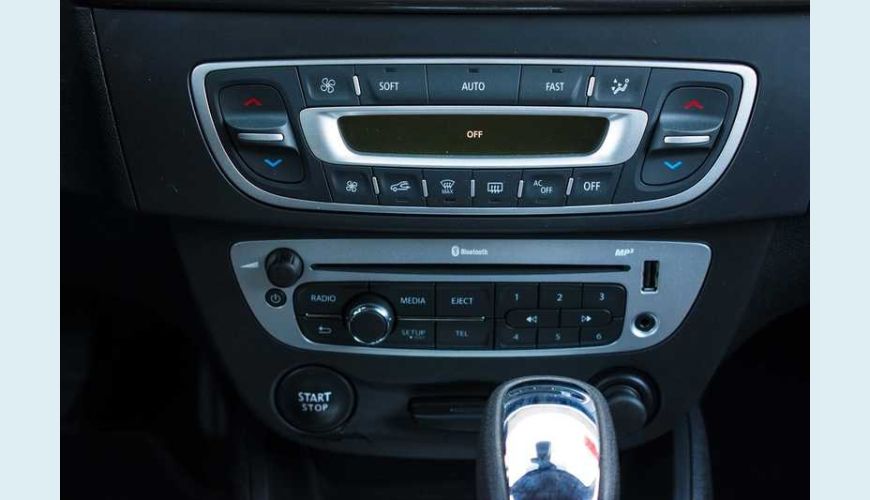 RENAULT FLUENCE 2.0 16V DYNAMIQUE PLUS X-TRONIC FLEX - PRATA - 2015 Foto 7 (Grande)