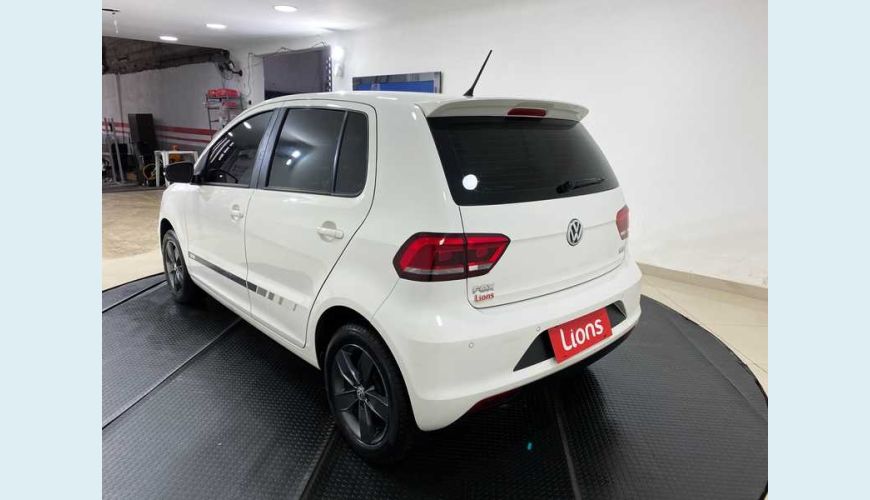 VOLKSWAGEN FOX 1.0 MPI COMFORTLINE (FLEX) - BRANCO - 2017 Foto 7 (Grande)