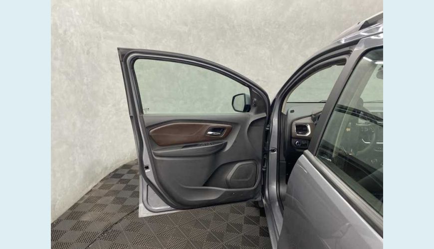 CHEVROLET SPIN PREMIER 7S 1.8 (AUT) (FLEX) - CINZA - 2020 Foto 7 (Grande)