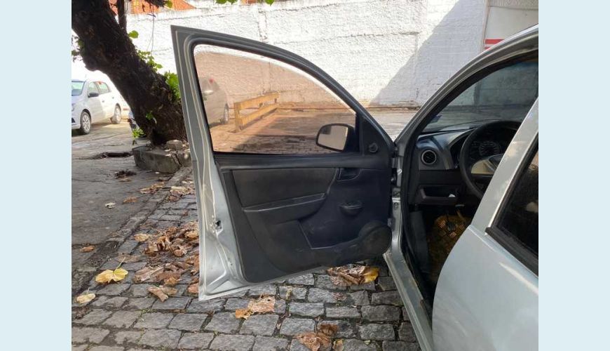 CHEVROLET CELTA LT 1.0 (FLEX) - PRATA - 2012 Foto 7 (Grande)