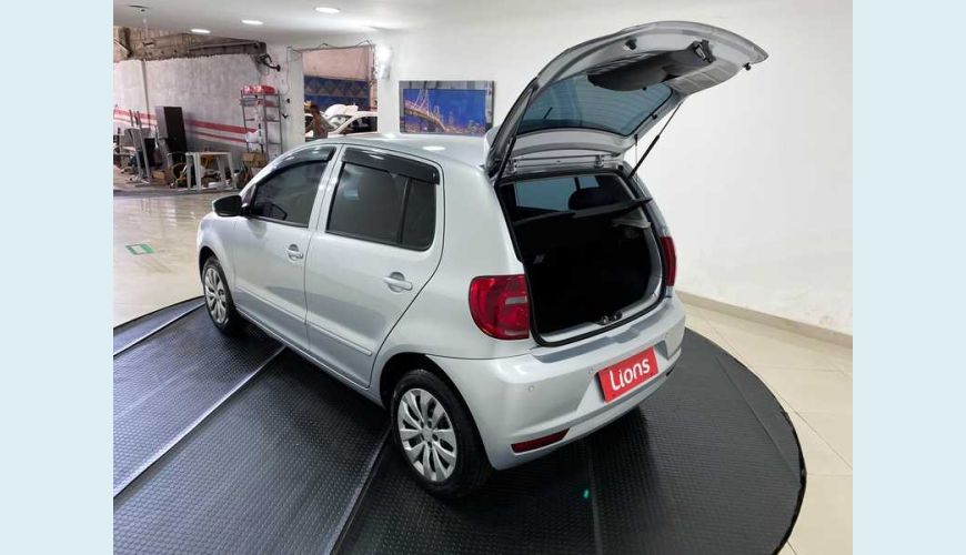VOLKSWAGEN FOX 1.0 TEC BLUEMOTION FLEX 2P - PRATA - 2014 Foto 7 (Grande)