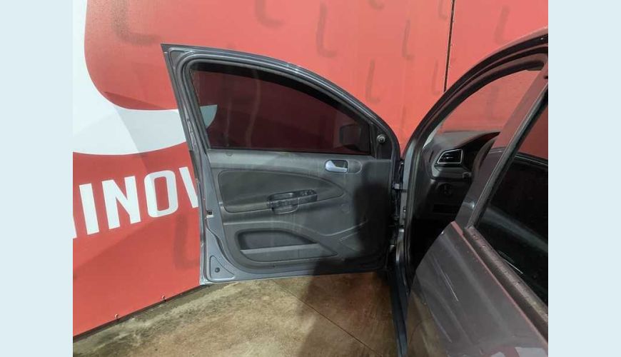 VOLKSWAGEN VOYAGE 1.6 TRENDLINE FLEX - CINZA - 2018 Foto 7 (Grande)