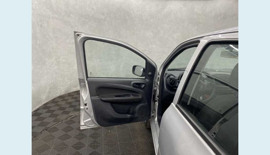 FIAT UNO ATTRACTIVE 1.0 - PRATA - 2021 Foto 7 (Grande)