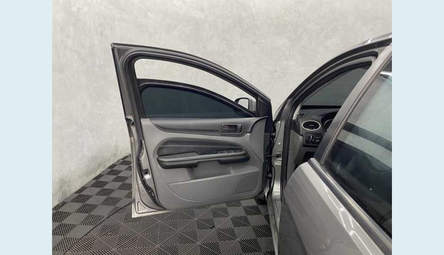 FORD FOCUS HATCH GLX 2.0 16V (FLEX) (AUT) - CINZA - 2011 Foto 7 (Grande)