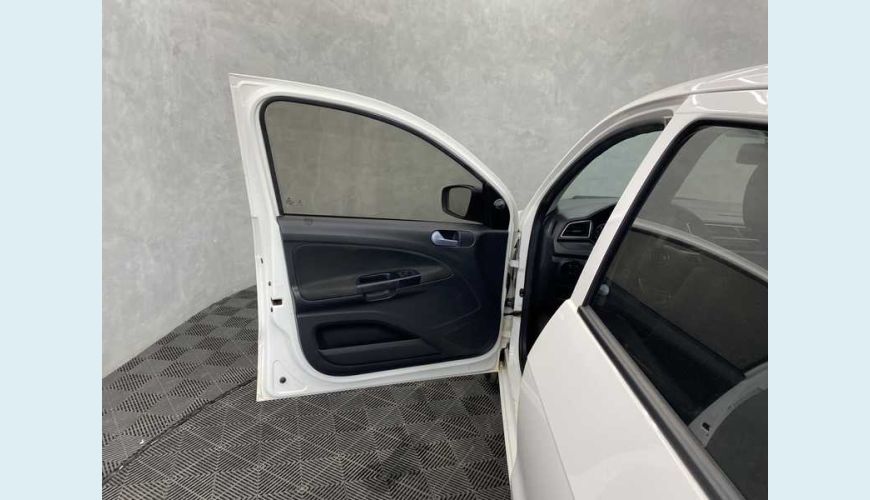 VOLKSWAGEN VOYAGE 1.6 TRENDLINE (FLEX) - BRANCO - 2018 Foto 7 (Grande)