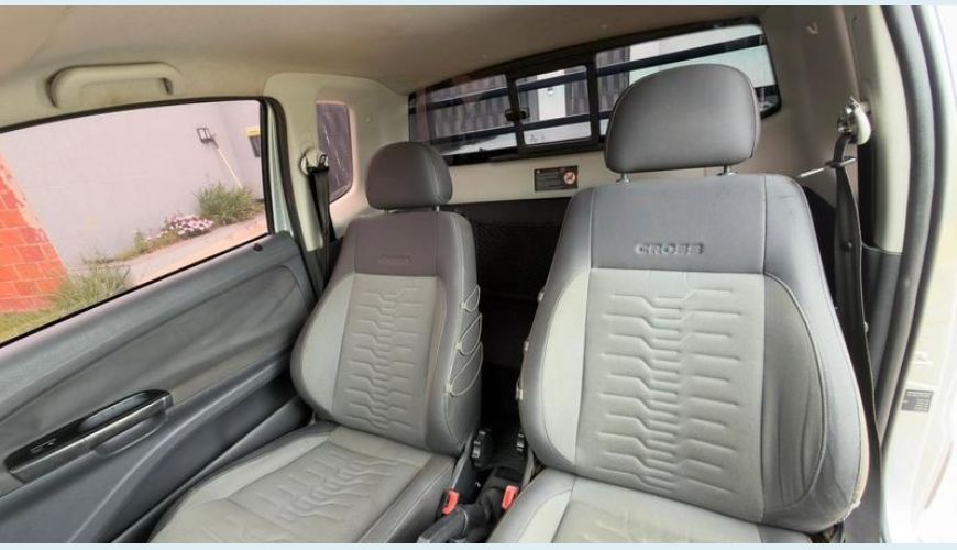 VOLKSWAGEN NOVA SAVEIRO CE CROSS - PRATA - 2013 Foto 7 (Grande)